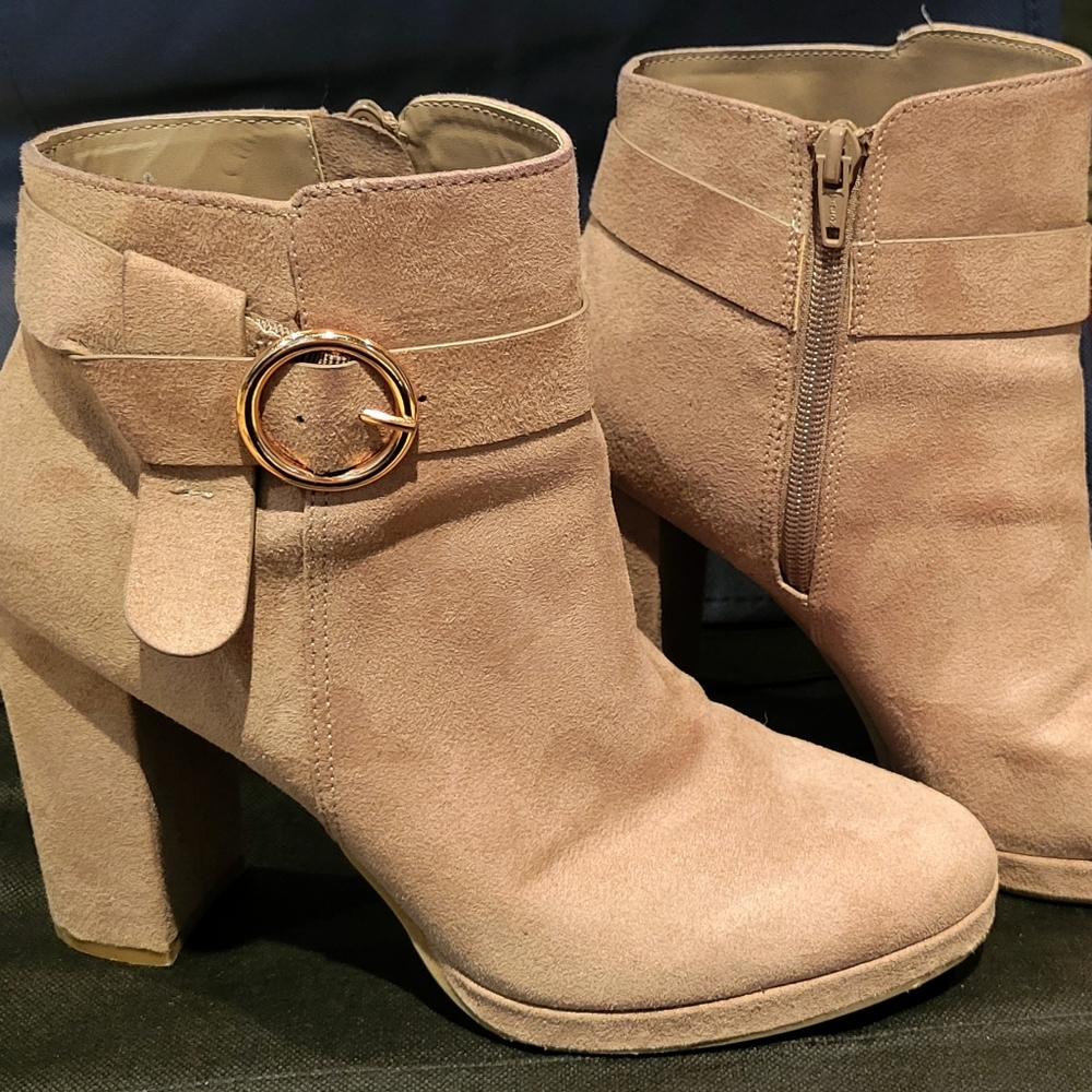 LC Lauren Conrad High Heel Ankle Boots - Picture 2 of 2